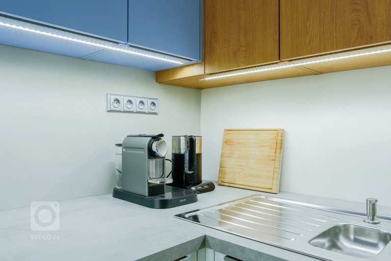 add picture to album