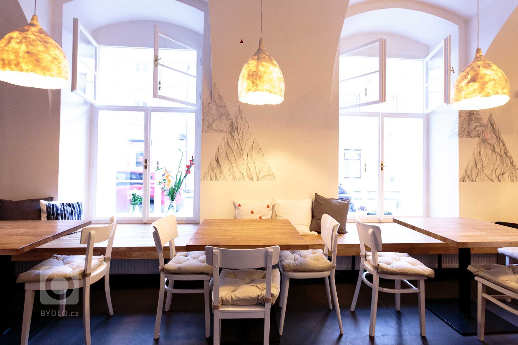 Milují kávu a byli stěžejními pilíři celého procesu navrhování - Zuzana a Jan - majitelé kavárny Datel umístěné v budově&nbsp;národní kulturní památky v…