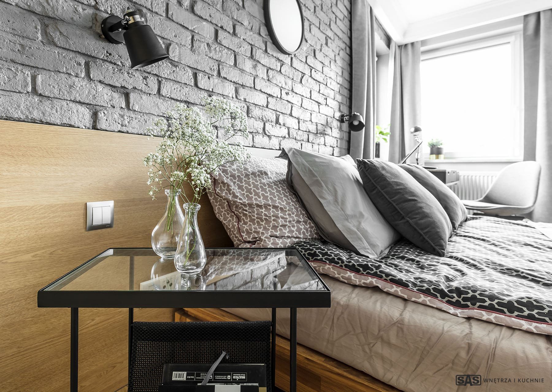 Osobitý interiér - bydlení s šedou