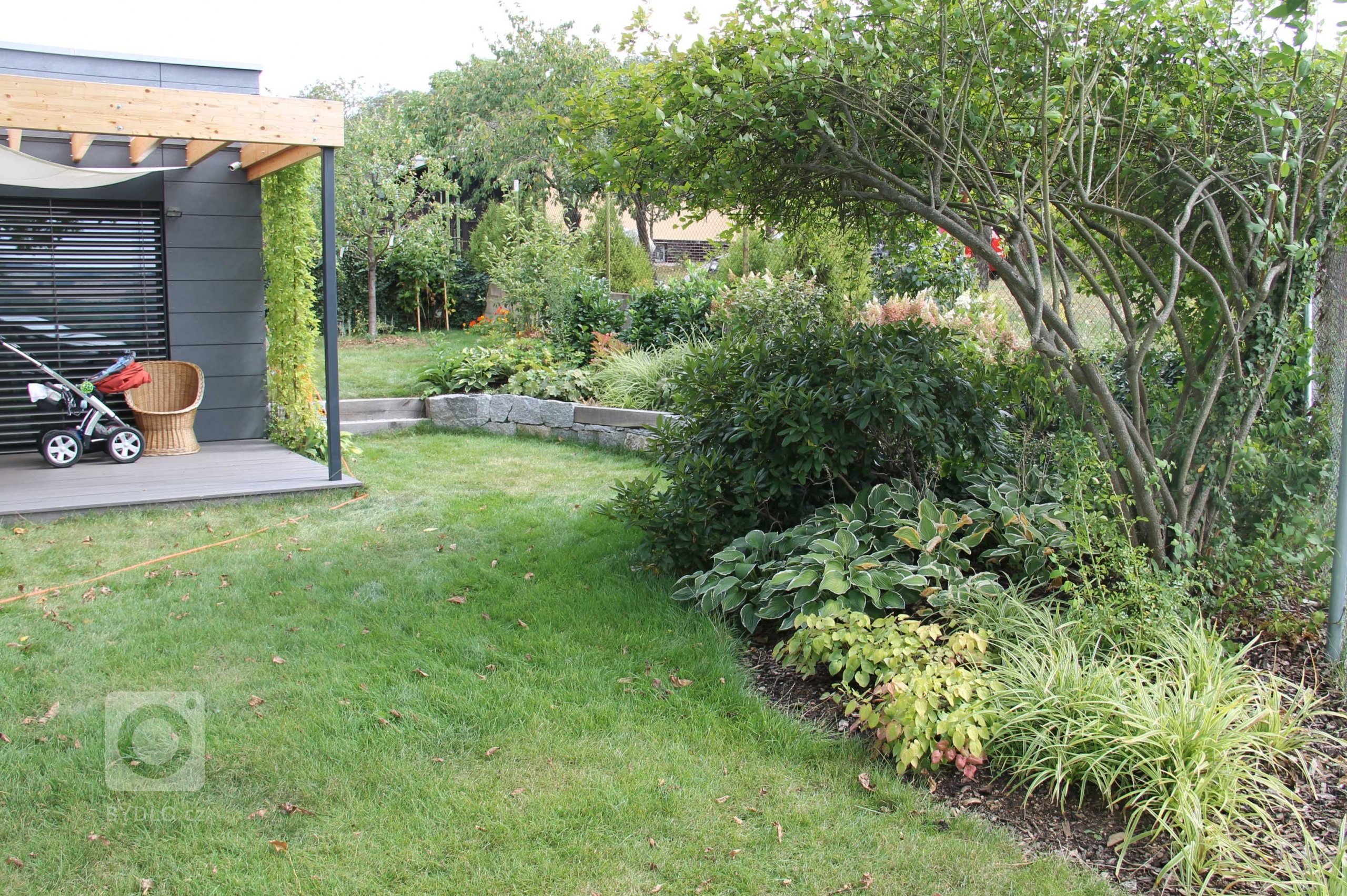 Ze spolupráce s ateliérem Vvem vznikla chata v Kamýku pro náročnou klientku.
