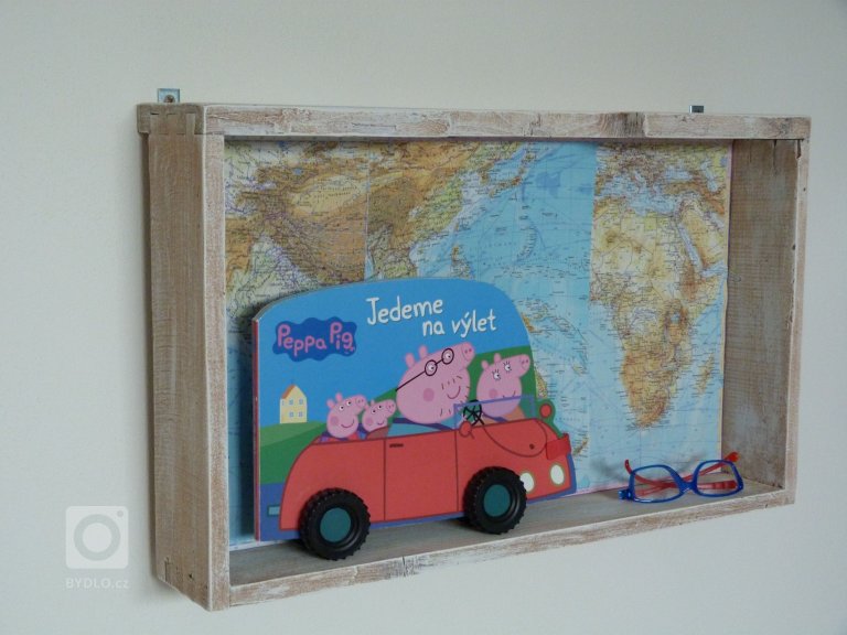 Dětský pokoj pro dva kluky, kteří milují dinosary a červenou barvu. Pokoj je zařízen prakticky a jednoduše. Mnohé z věcí&nbsp;byly recyklovány - ze starých…