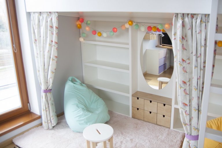 Místo pro odpočinek pod postýlkou