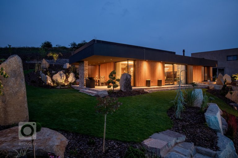 add picture to album