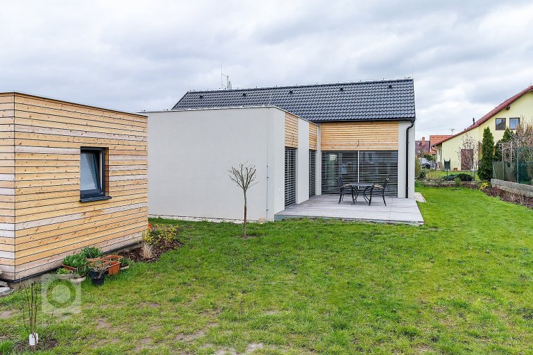 add picture to album