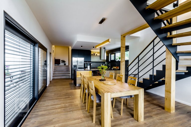 add picture to album