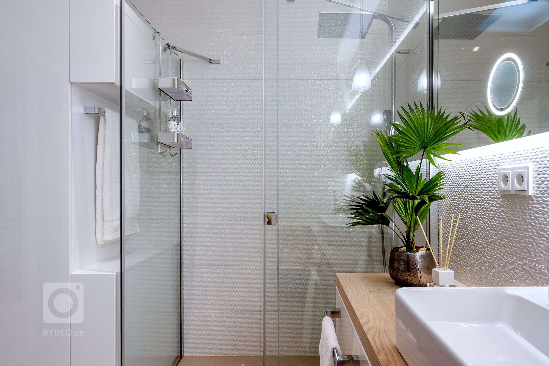 Jedinenčá realizace celého bytu v samotném centru Zlín. Cílem bylo sladit veškére materiály v jedno a nenechat se ovlivnit, tím že to nejde.&nbsp;
