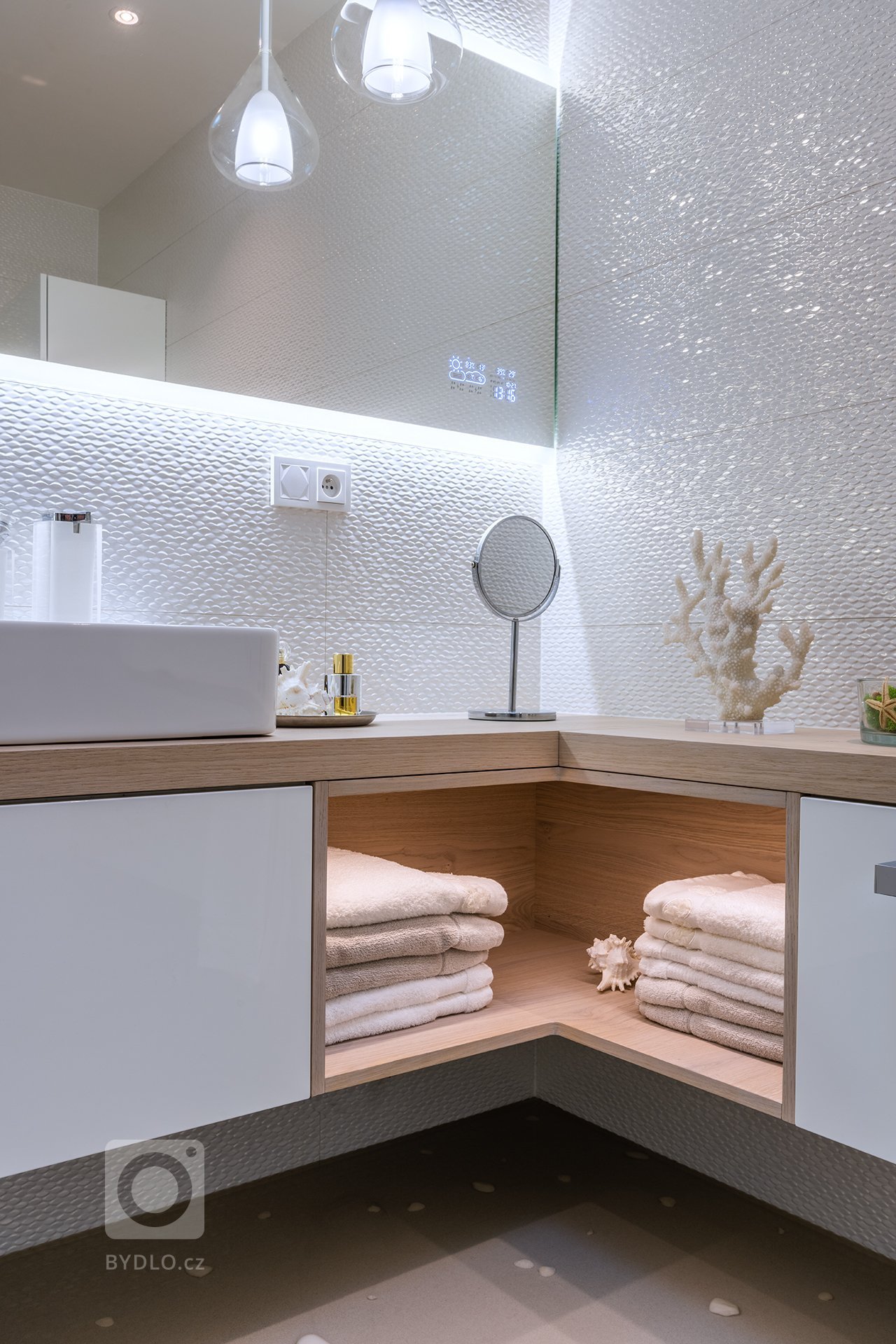 Jedinenčá realizace celého bytu v samotném centru Zlín. Cílem bylo sladit veškére materiály v jedno a nenechat se ovlivnit, tím že to nejde.&nbsp;
