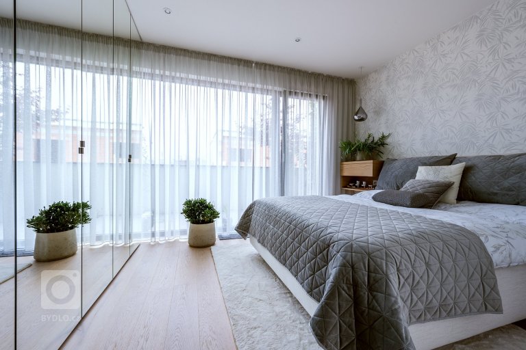 add picture to album