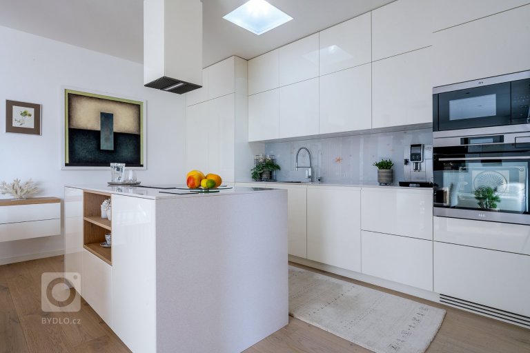 add picture to album