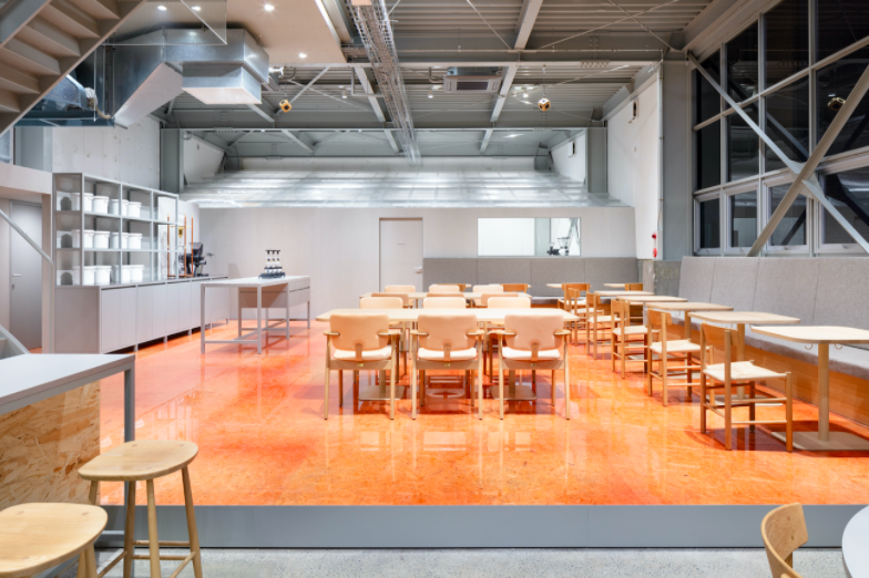 Podlaha v Blue Bottle Coffee Kiyosumi Shirakawa v Japonsku