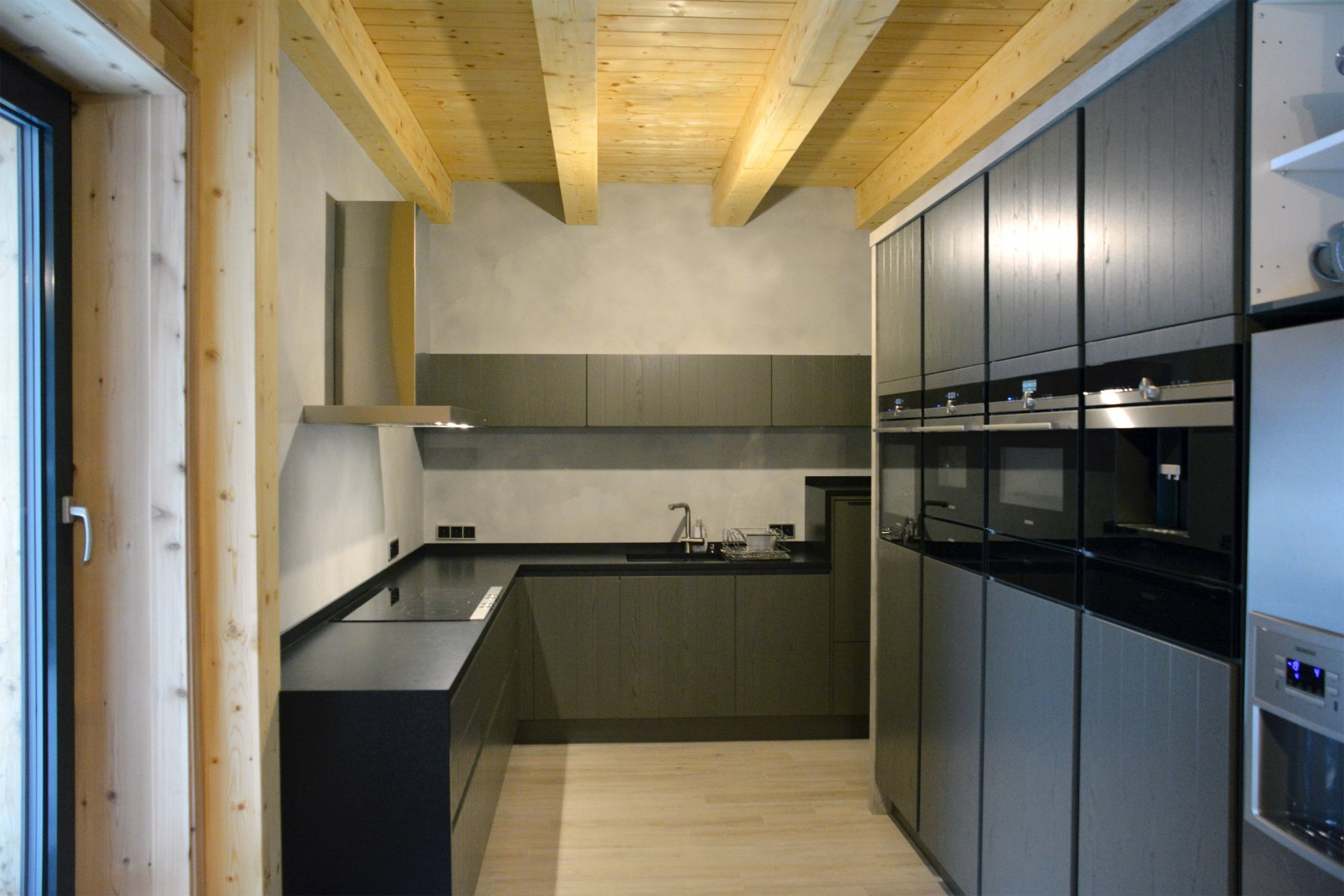 Apartmán uprostřed přírody

&nbsp;

-AKCE: Rodinný dům

-Realizace betonových&nbsp;povrchů:&nbsp;MALDECOR, s.r.o.

-Použité materiály: panDOMO,…