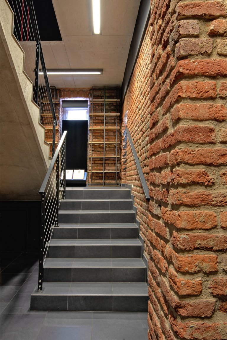 About project:

Wine Society invites the costumer to the deep senses of the wine. The space follows the desire of the excellency and welcome each wine lover to…