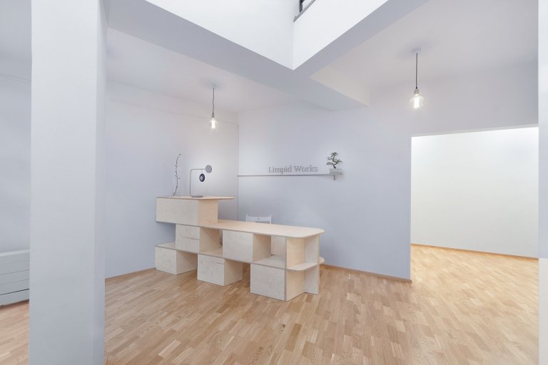 ATELIÉR

Prostory, které začaly rekonstrukcí a skočily náším&nbsp;ateliérem.

&nbsp;

OUR STUDIO

This place started as reconstruction and has become the place…