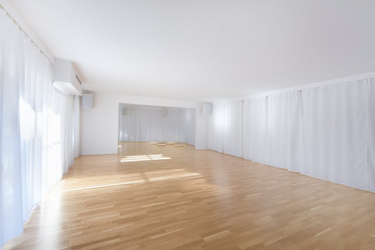 ATELIÉR

Prostory, které začaly rekonstrukcí a skočily náším&nbsp;ateliérem.

&nbsp;

OUR STUDIO

This place started as reconstruction and has become the place…