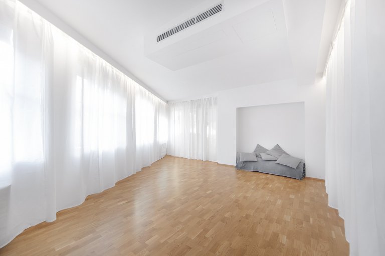 ATELIÉR

Prostory, které začaly rekonstrukcí a skočily náším&nbsp;ateliérem.

&nbsp;

OUR STUDIO

This place started as reconstruction and has become the place…