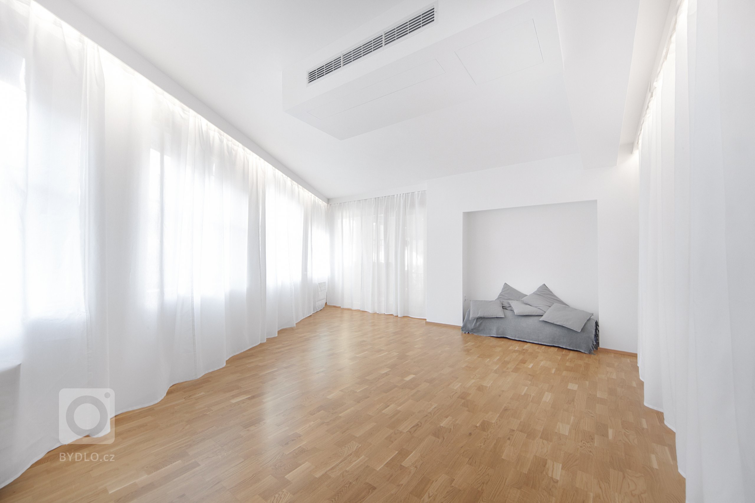 ATELIÉR

Prostory, které začaly rekonstrukcí a skočily náším&nbsp;ateliérem.

&nbsp;

OUR STUDIO

This place started as reconstruction and has become the place…