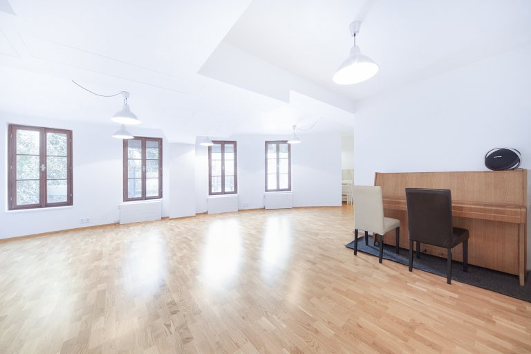 ATELIÉR

Prostory, které začaly rekonstrukcí a skočily náším&nbsp;ateliérem.

&nbsp;

OUR STUDIO

This place started as reconstruction and has become the place…