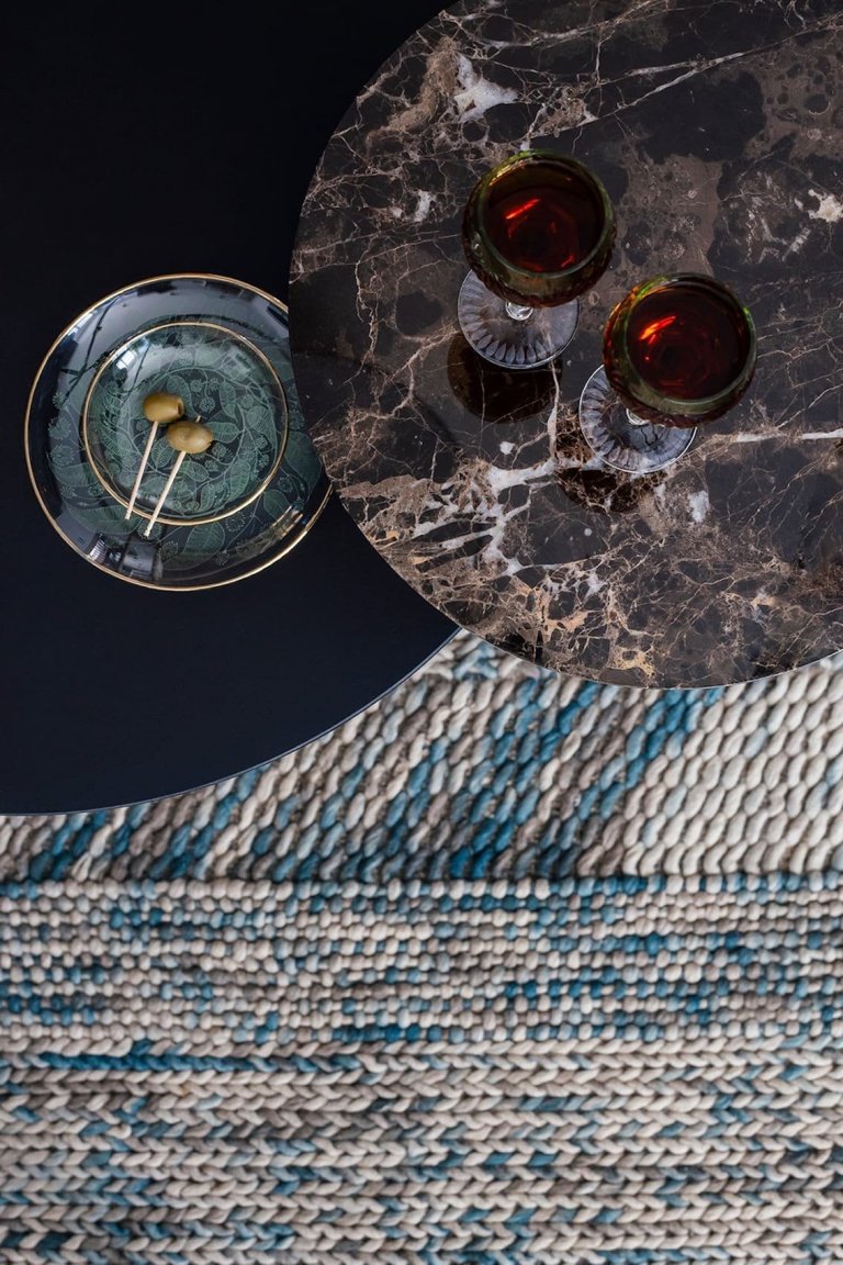 Dům plný rozmanitých textur a nonšalantní hry s geometrií