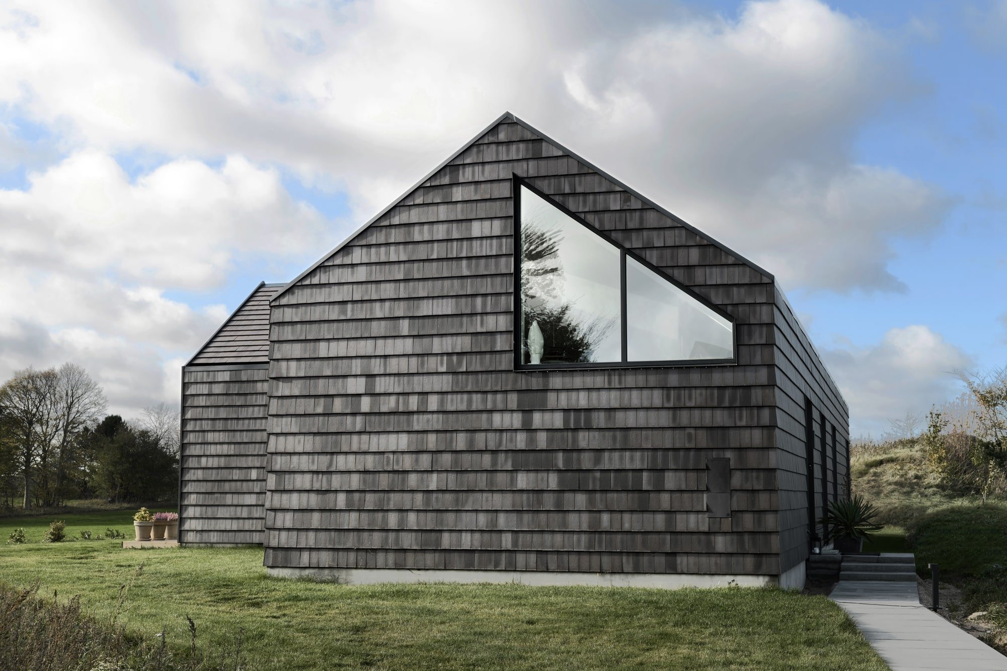 Dům s fasádou z cihlových šindelů