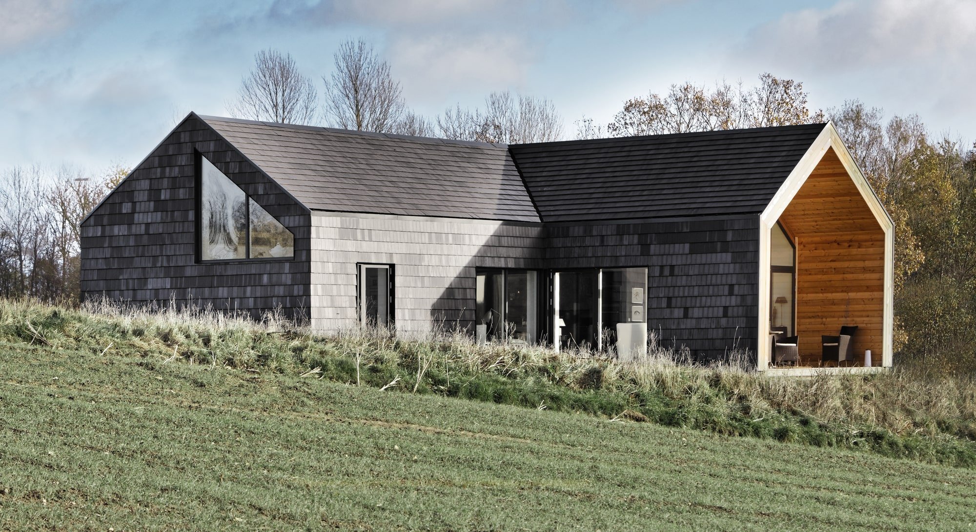 Dům s fasádou z cihlových šindelů