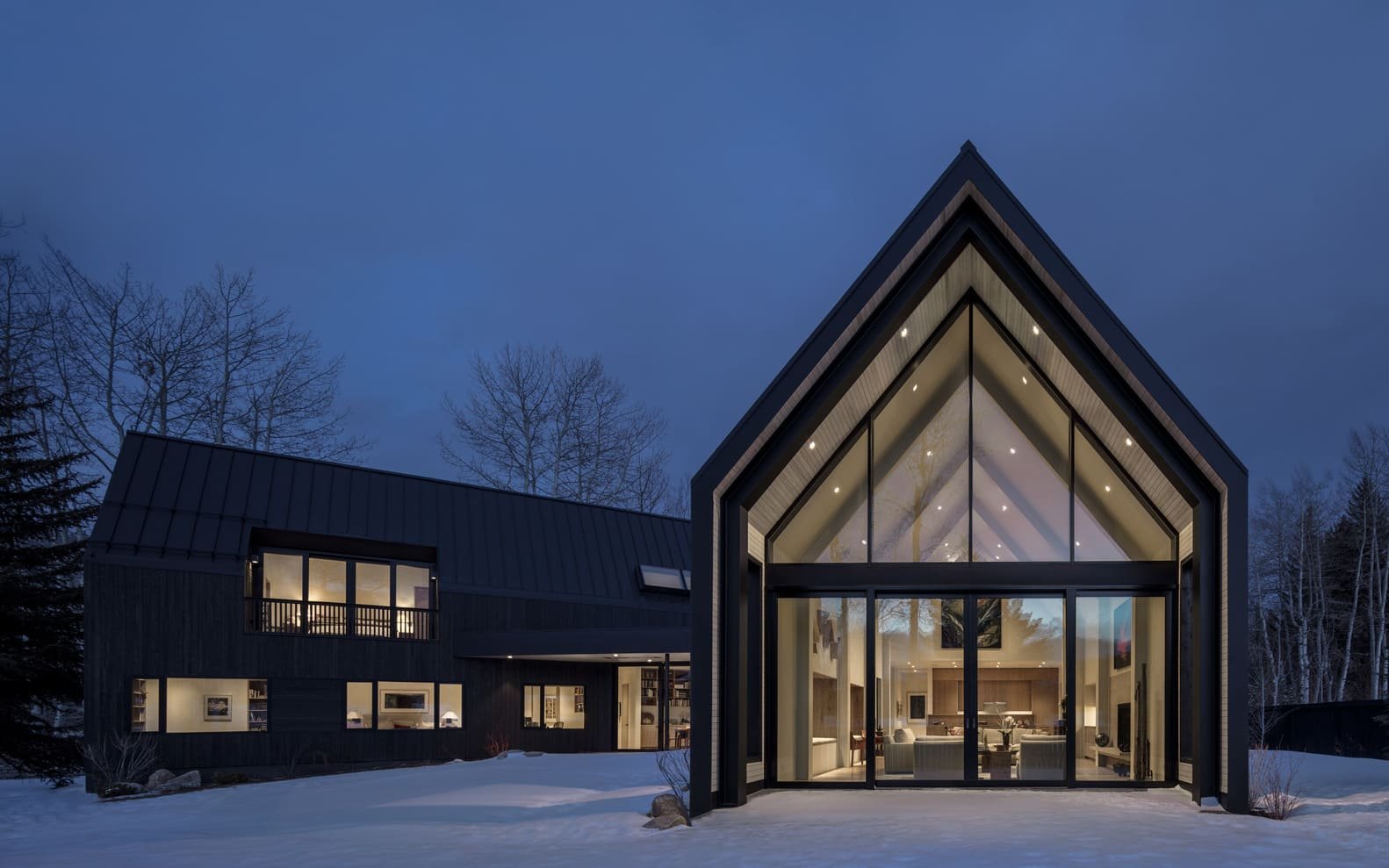 Dům ve tvaru písmene V pro pár v důchodu