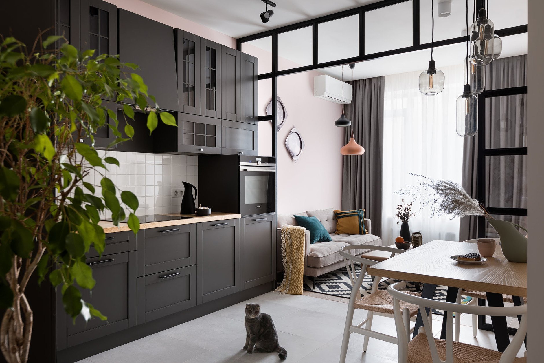 Důmyslně řešený malý byt ve skandinávském stylu