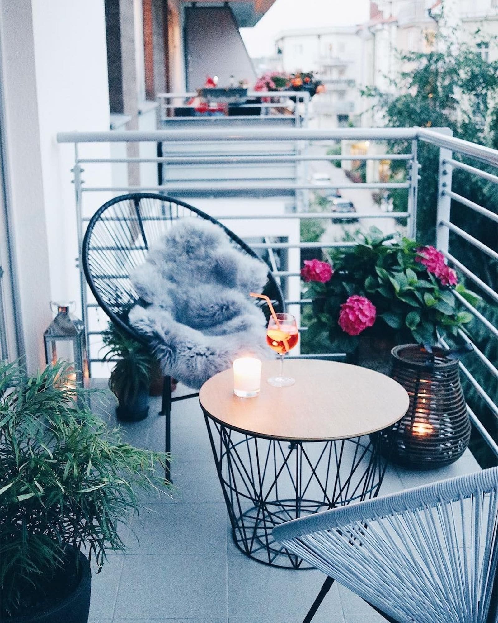 Jak vyzdobit balkon ve městě?