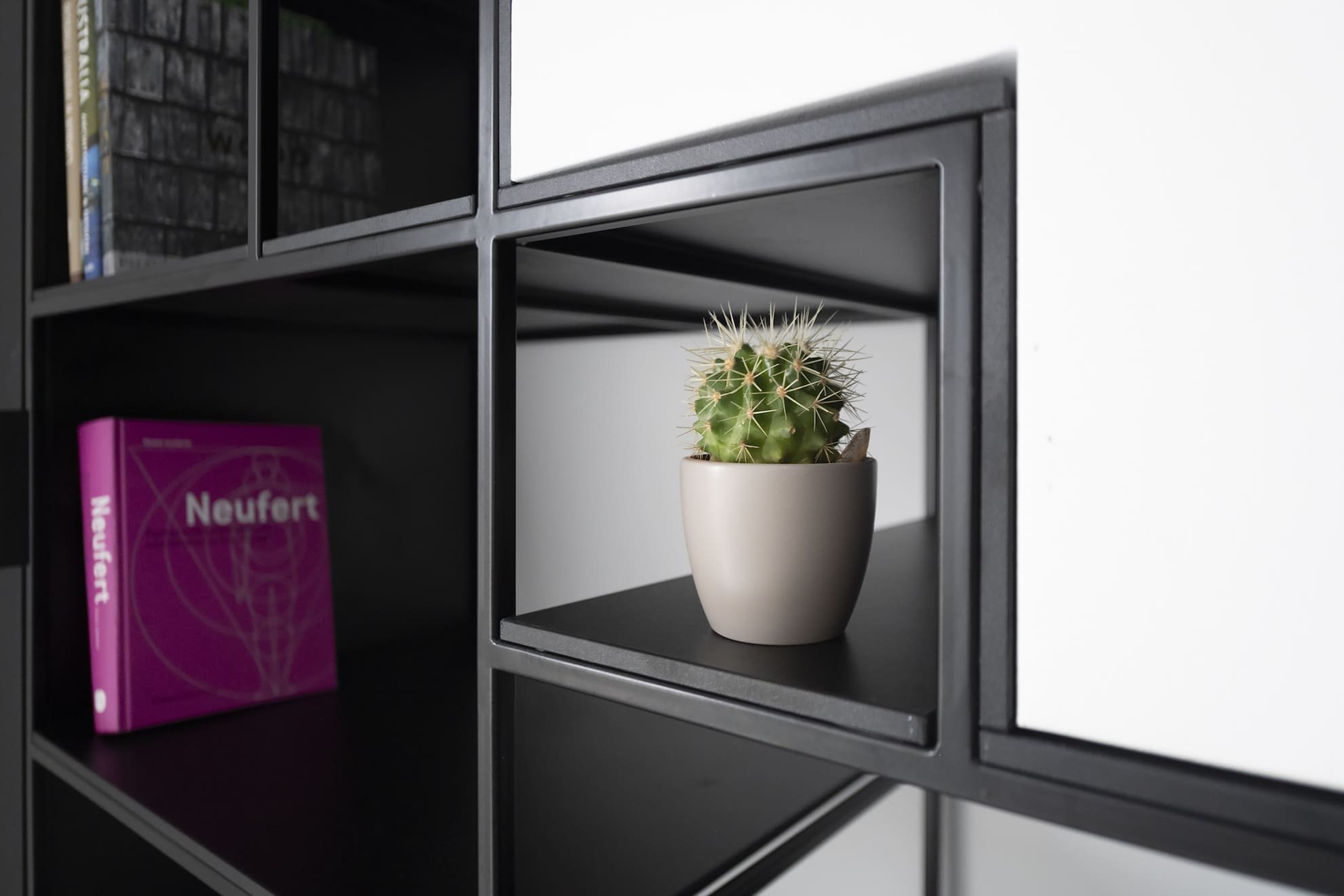 Jednoduchý interiér, bez zbytečných dekorativních tvarů