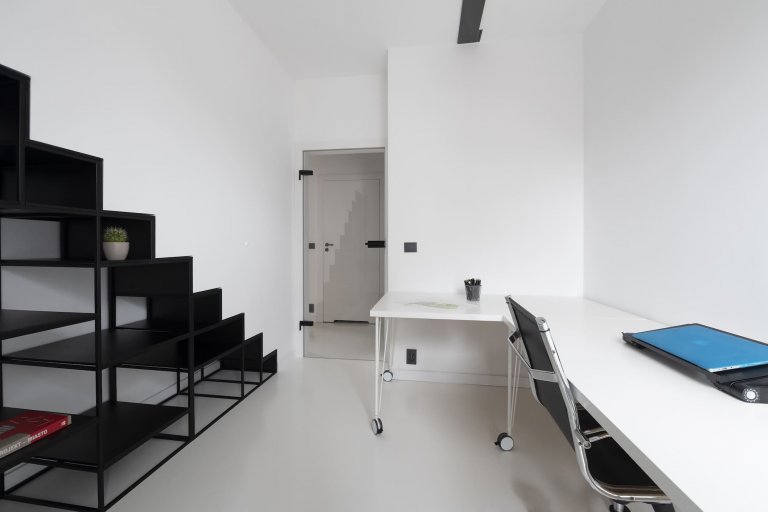 Jednoduchý interiér, bez zbytečných dekorativních tvarů