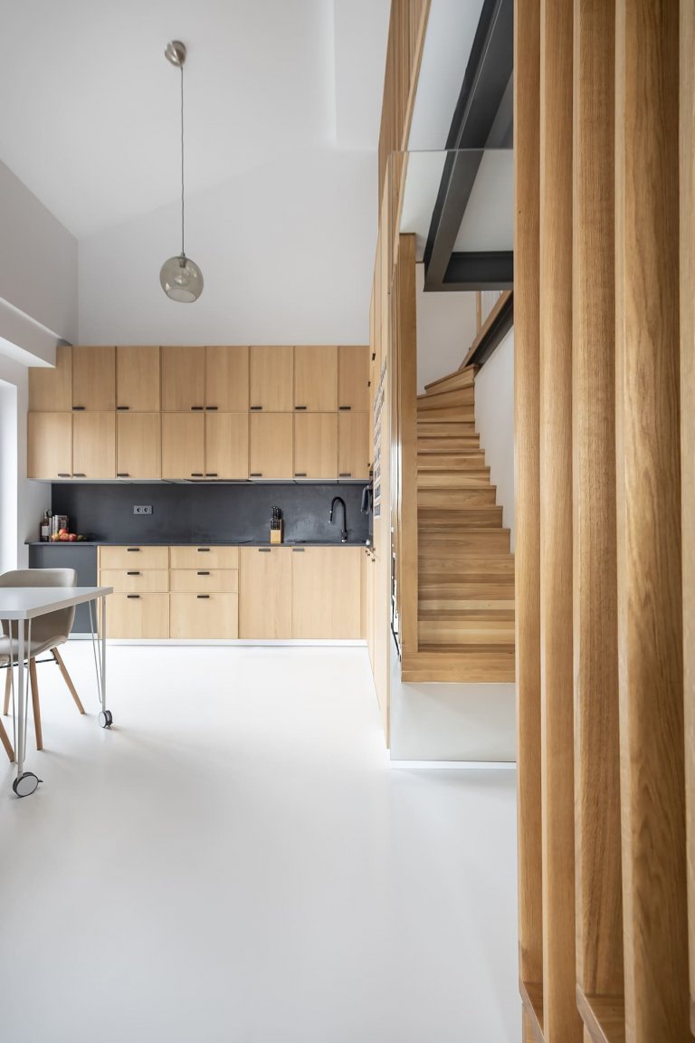 Jednoduchý interiér, bez zbytečných dekorativních tvarů