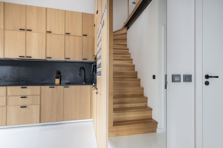 Jednoduchý interiér, bez zbytečných dekorativních tvarů