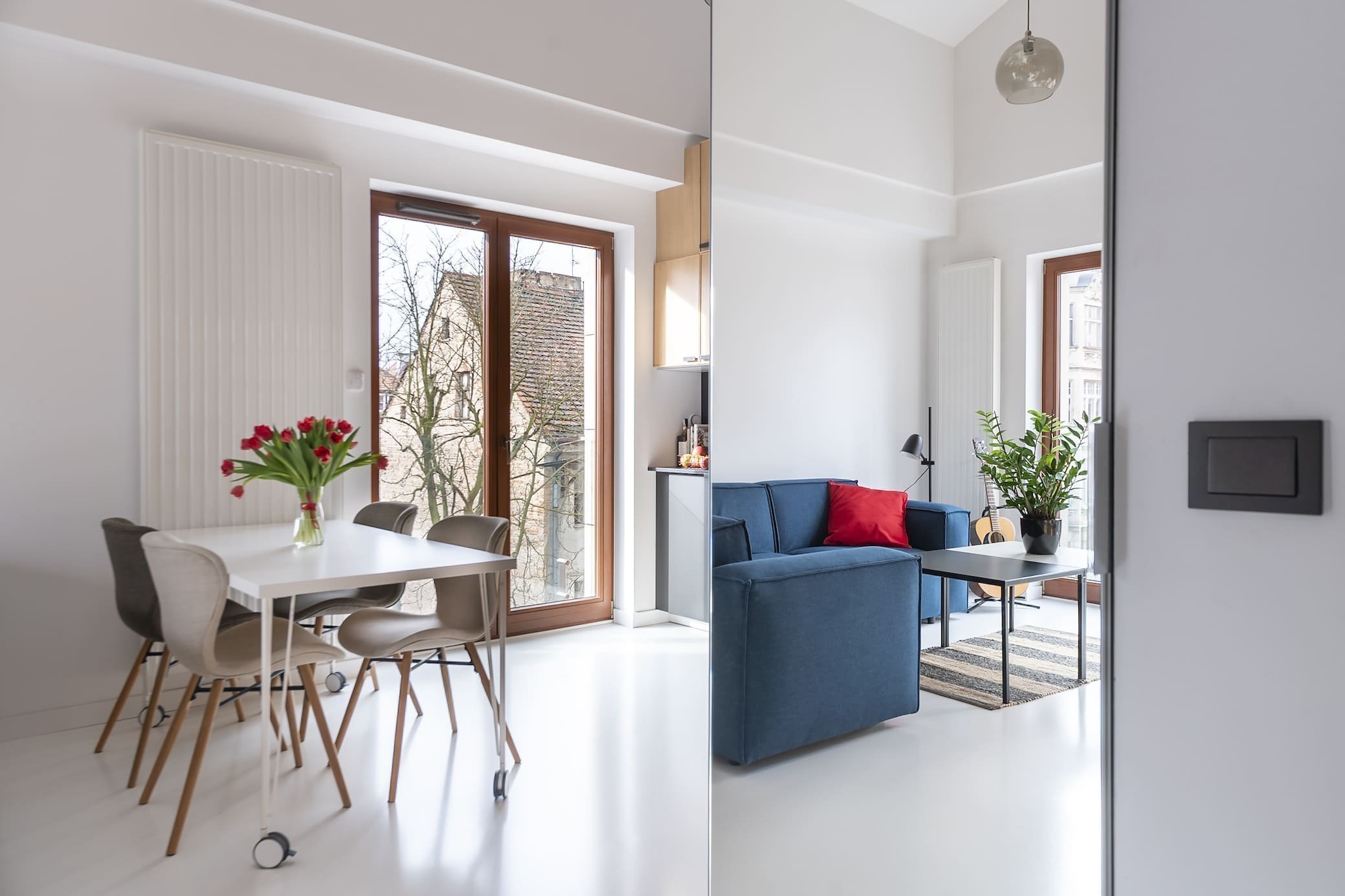 Jednoduchý interiér, bez zbytečných dekorativních tvarů