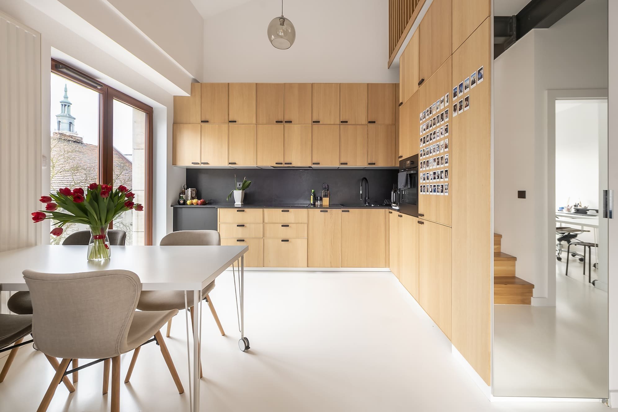 Jednoduchý interiér, bez zbytečných dekorativních tvarů