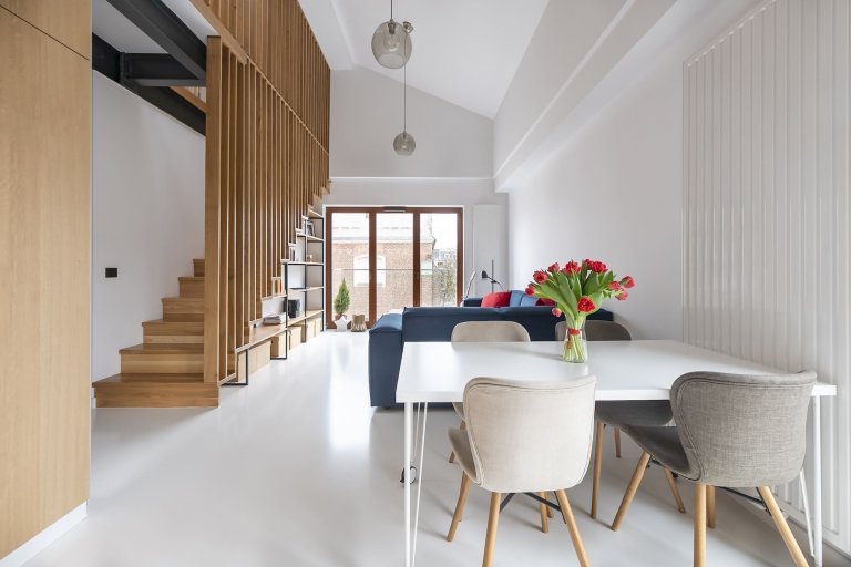 Jednoduchý interiér, bez zbytečných dekorativních tvarů