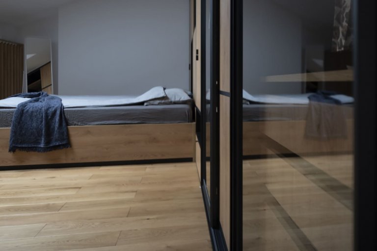 Jednoduchý interiér, bez zbytečných dekorativních tvarů