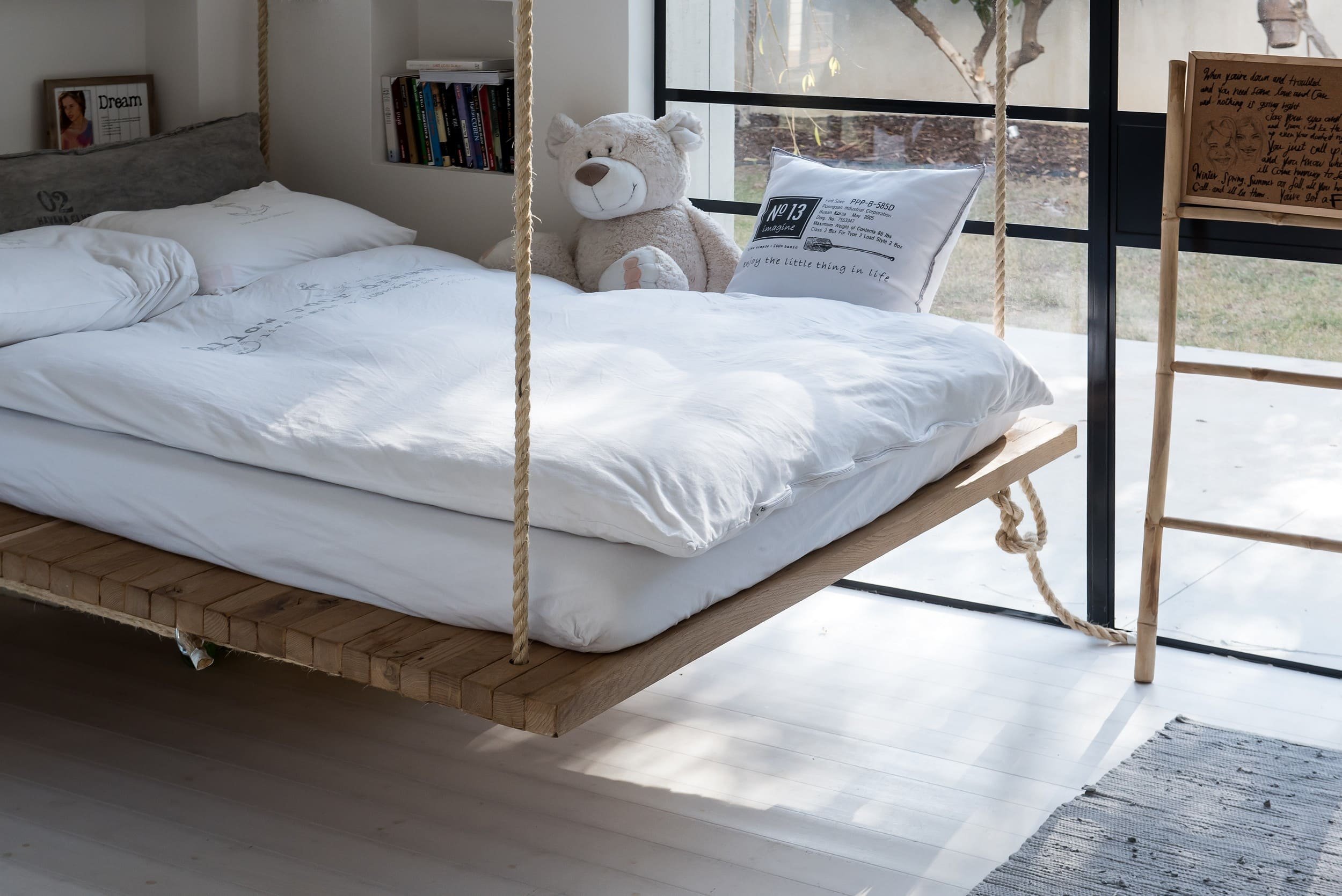 Moderní dům s industriálním interiérem pro rodinu s dětmi