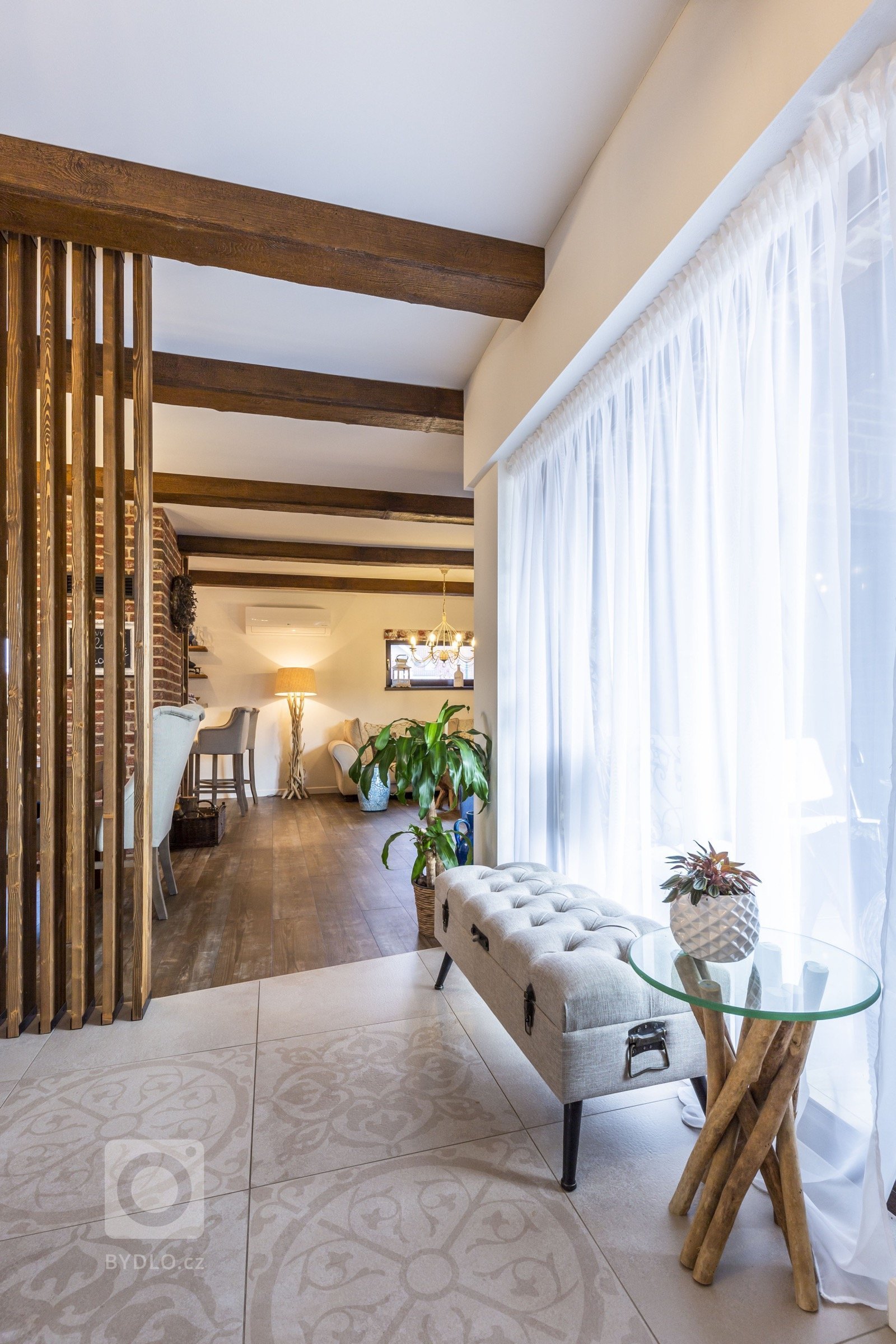 Nový dům ve venkovském stylu s nádechem středomoří