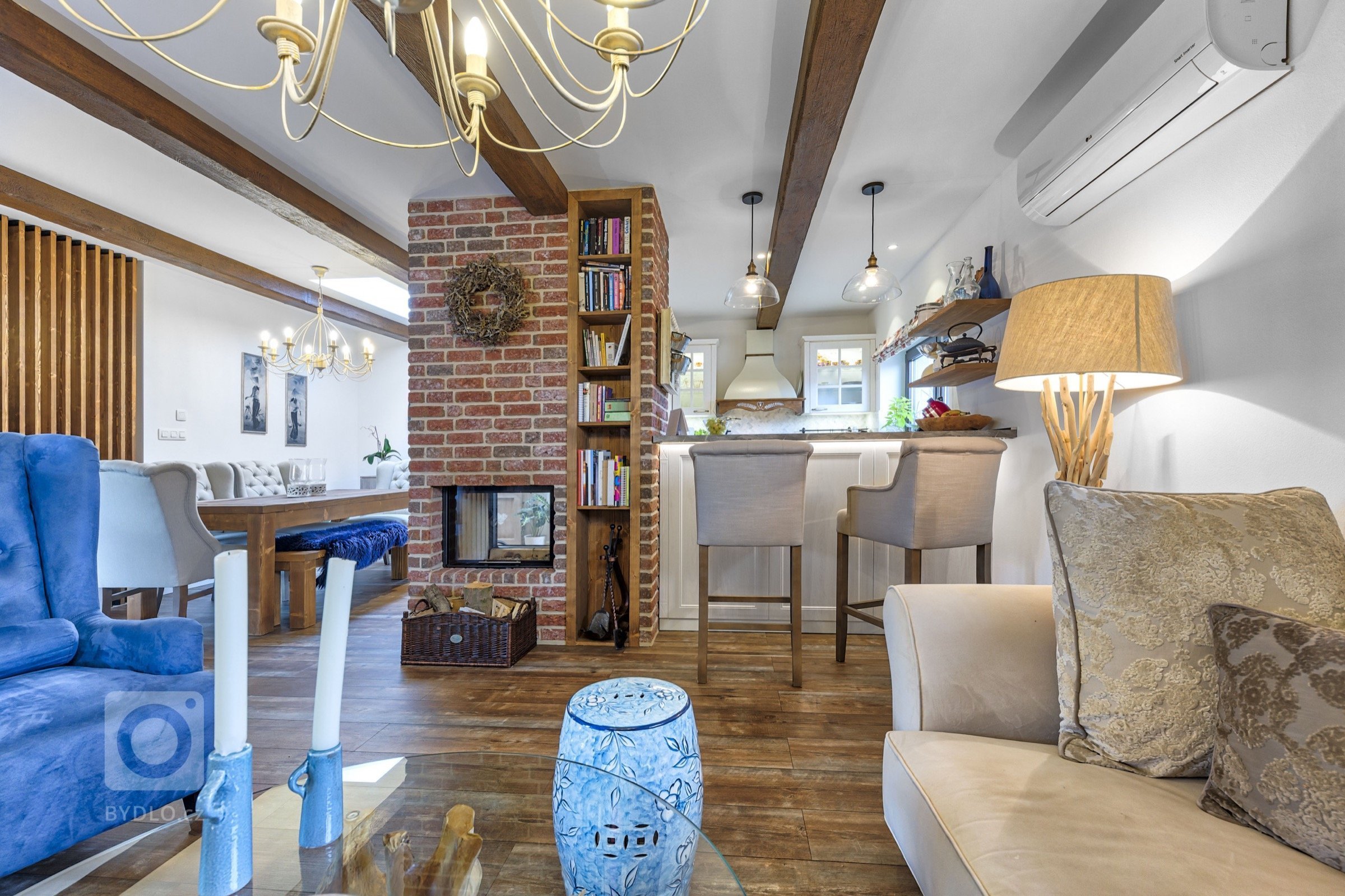 Nový dům ve venkovském stylu s nádechem středomoří