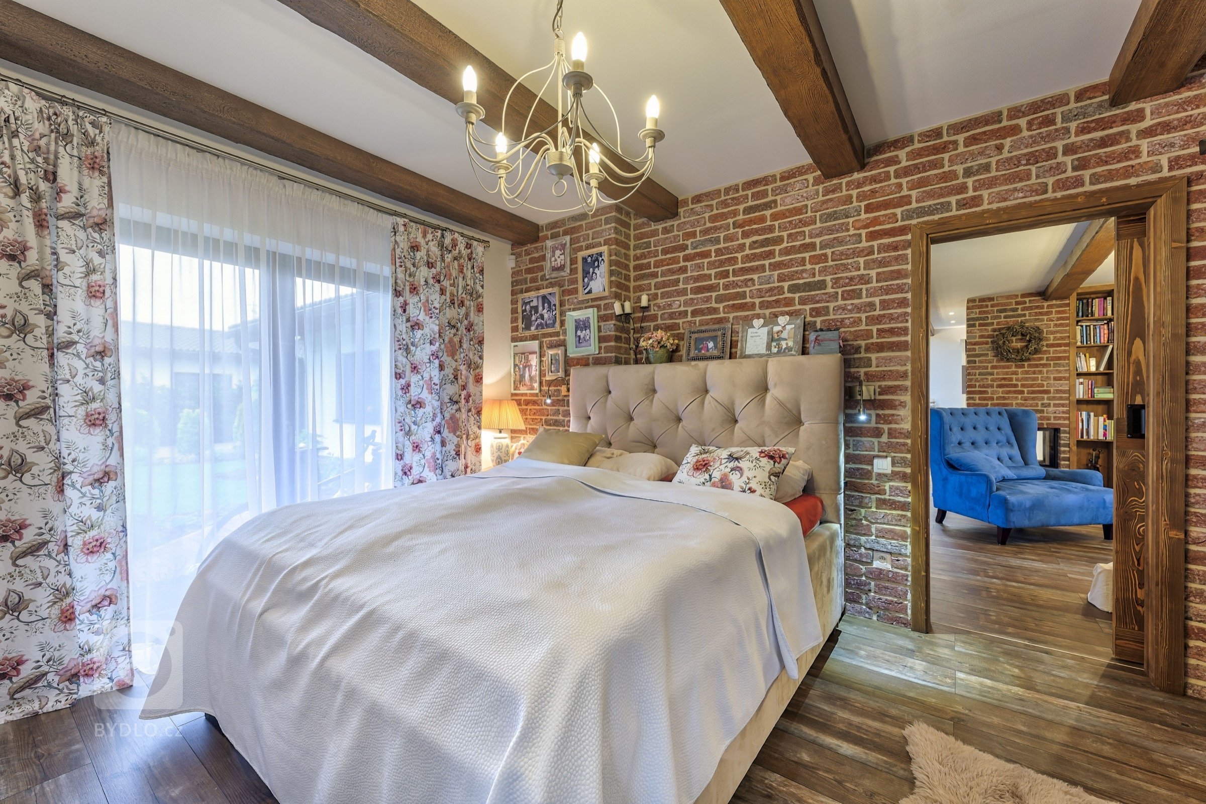 Nový dům ve venkovském stylu s nádechem středomoří