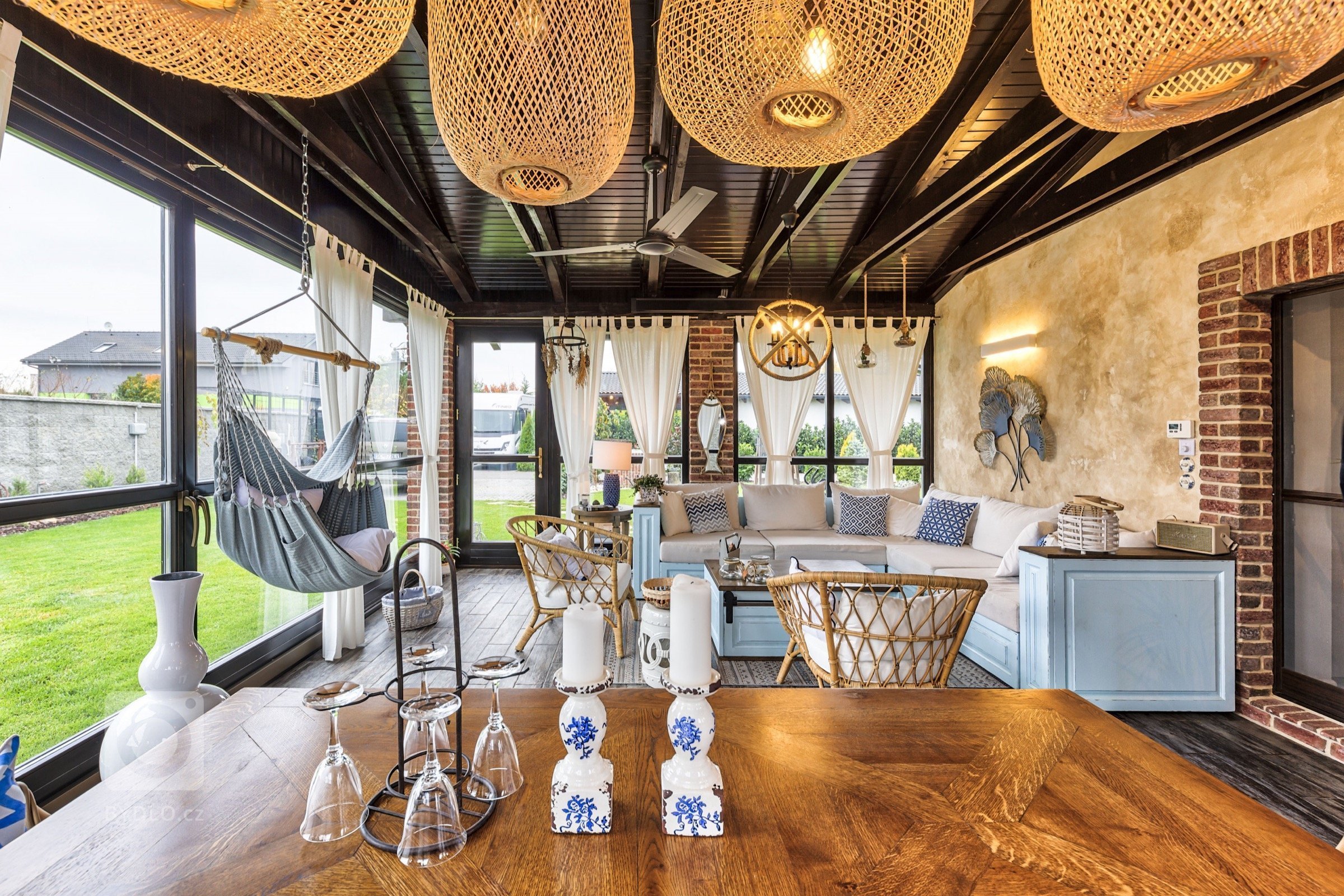 Nový dům ve venkovském stylu s nádechem středomoří