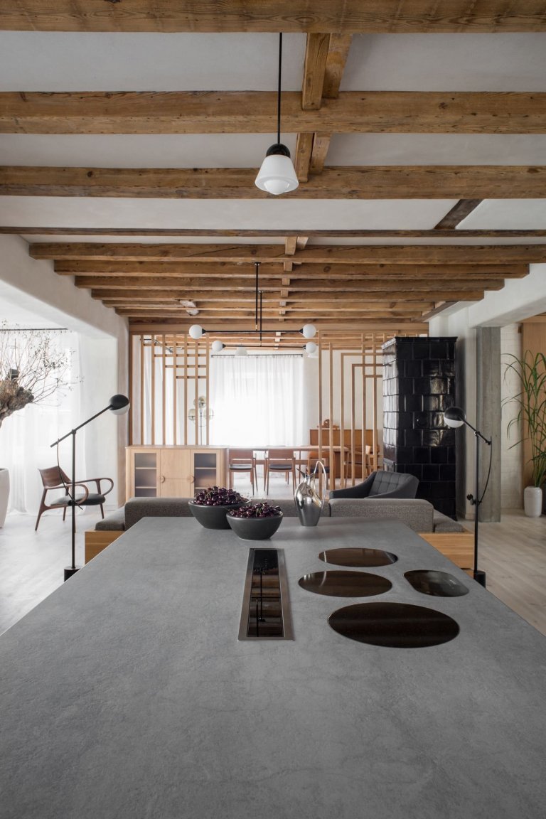 Proměna domu z roku 1923 na vzdušný domov s prvky wabi-sabi