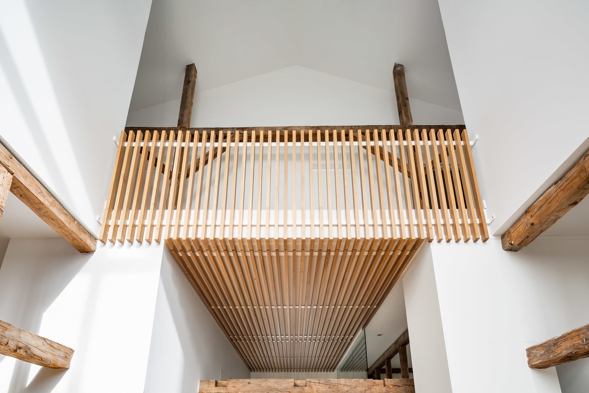 Ze staré stodoly je dvoupatrový dům pro početnou rodinu