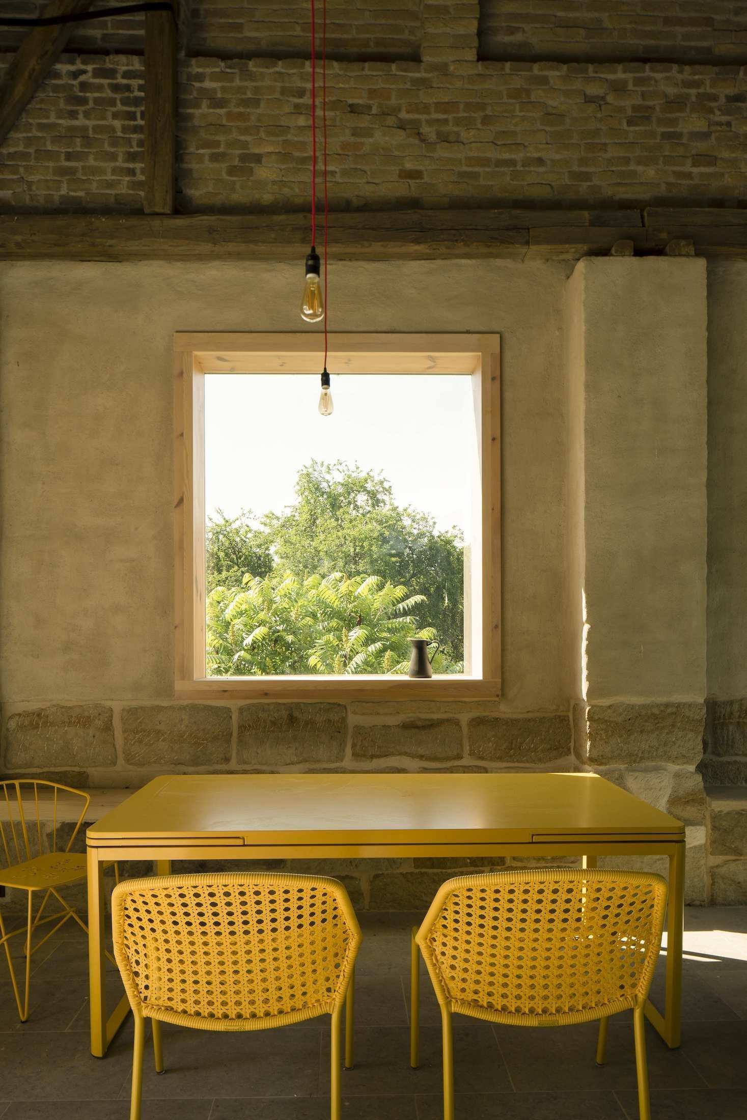 Ze staré stodoly je moderní chalupa k rekreaci