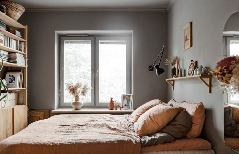 Zemité barvy a přírodní materiály interiéru sluší