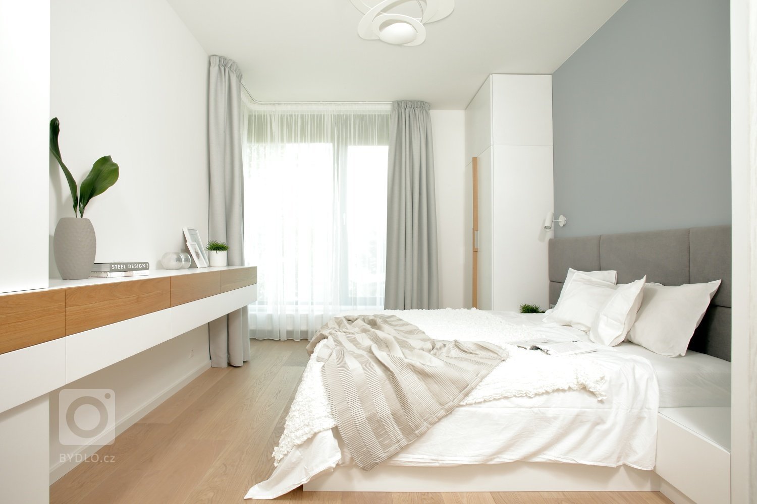 Mladí manželé se na nás obrátili po čerstvé koupi svého nového bytu o rozloze 4kk a velikosti 131m2 vnitřní plochy. Vybavení bytu, jako podlahy, koupelny,…