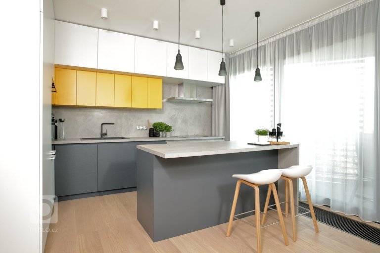 add picture to album