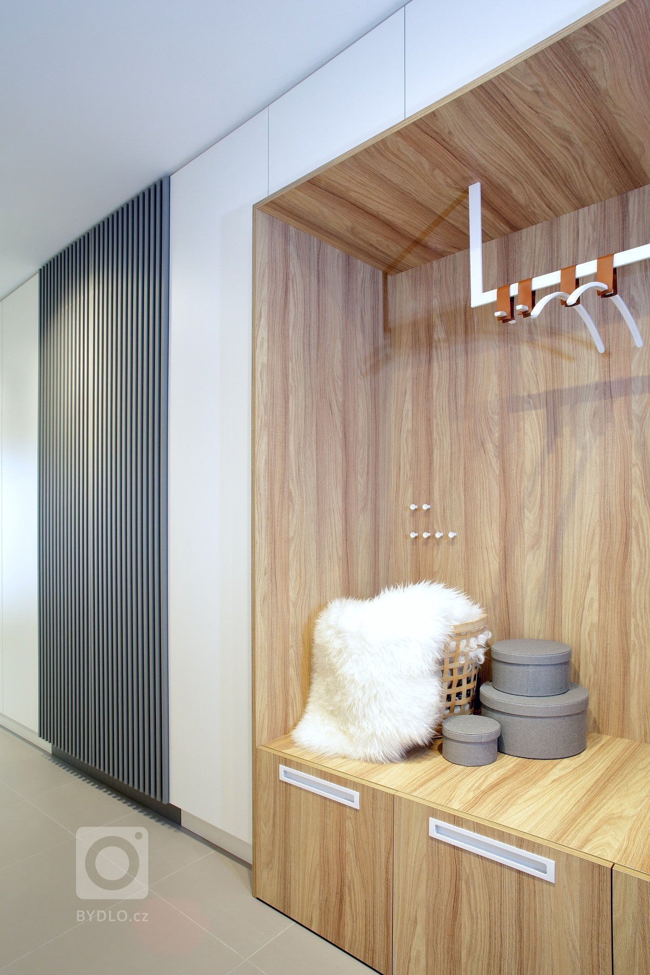 Na tomto projektu jsme začali pracovat v listopadu roku 2016, kdy byt byl ve fázi hrubé stavby a s klienty jsme začali vybírat standardy.
Aktivnější…