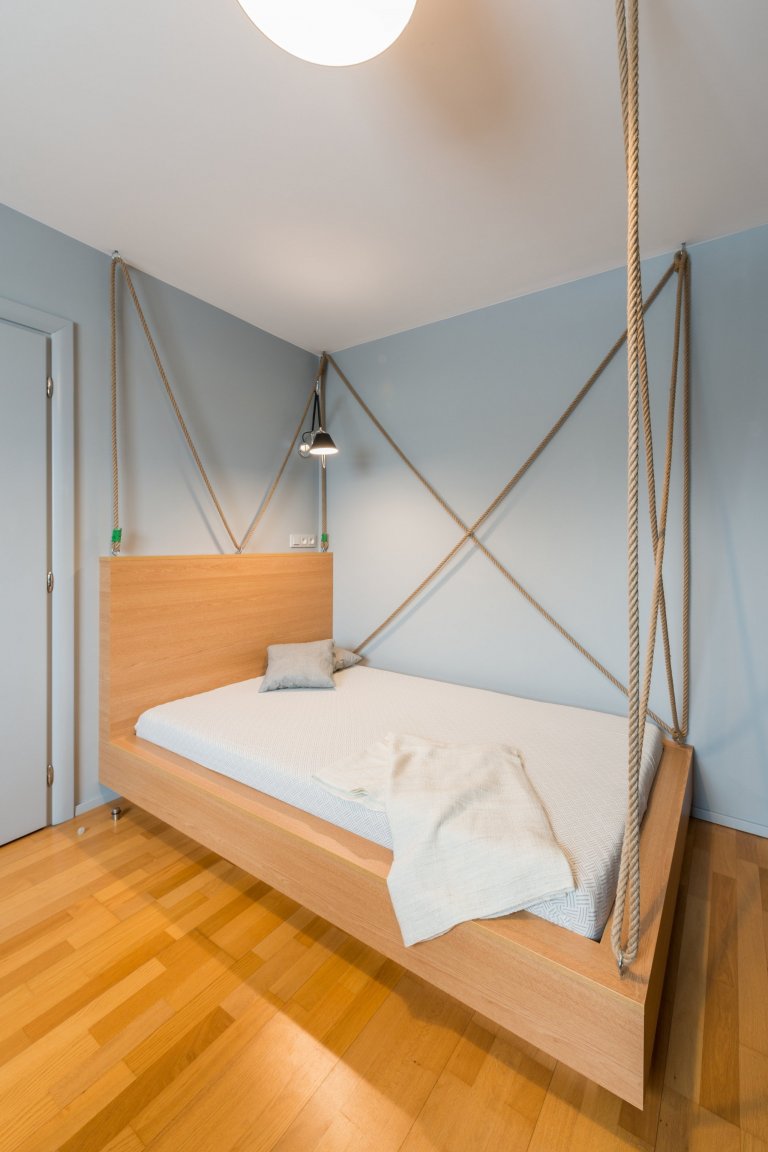 pokoj pro nejstaršího sourozence - postel s lany