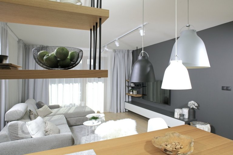 add picture to album