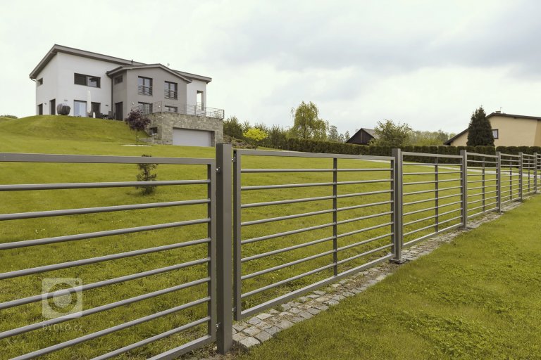 add picture to album